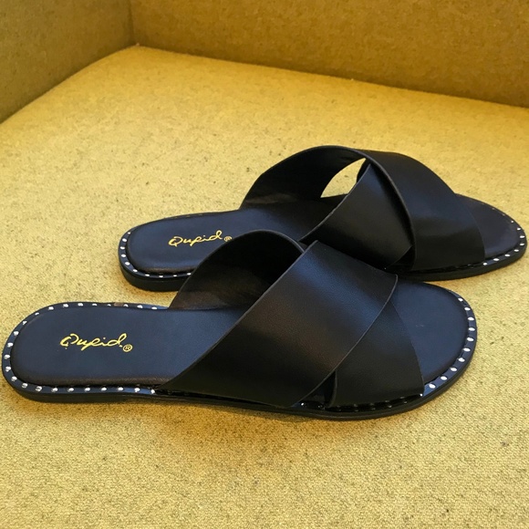 Last Pair🚨Cross Strap Sandals - Picture 4 of 6